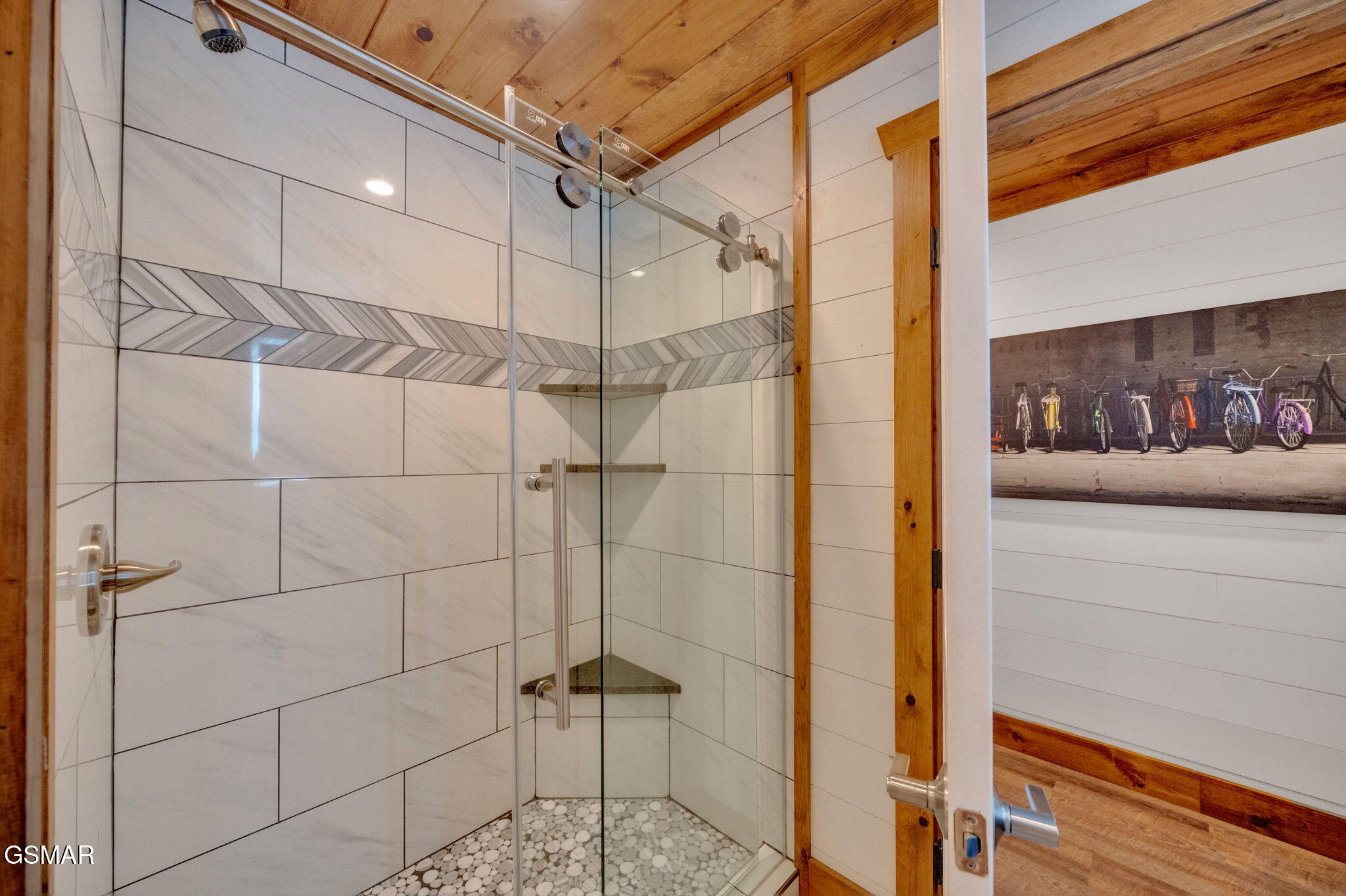 Gatlinburg, Tennessee, 37738, United States, 4 Bedrooms Bedrooms, ,5 BathroomsBathrooms,Residential,For Sale,1921348