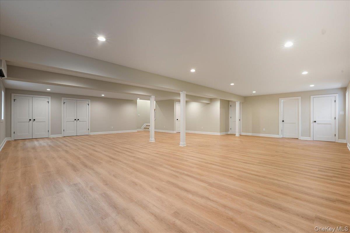 Westbury, New York, 11590, United States, 5 Bedrooms Bedrooms, ,5 BathroomsBathrooms,Residential,For Sale,1991038