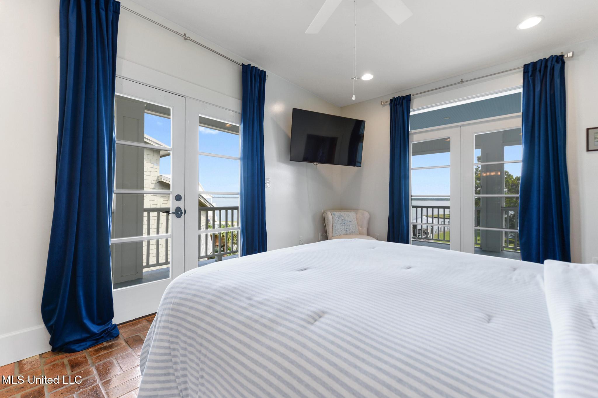 Pass Christian, Mississippi, 39571, United States, 5 Bedrooms Bedrooms, ,7 BathroomsBathrooms,Residential,For Sale,1989157