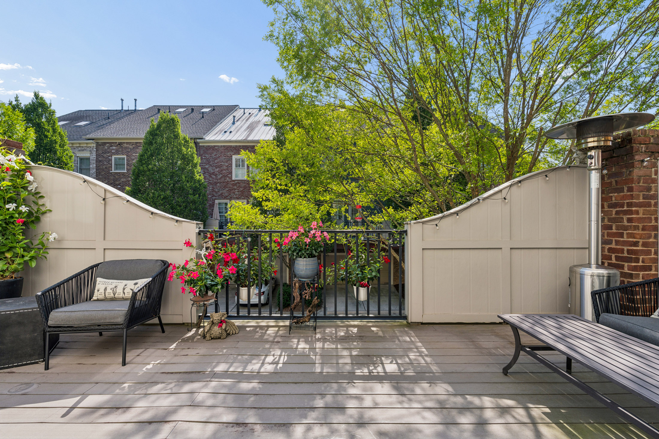  Four Level Brick Townhome with Private Elevator in Gated One Ivy Walk - 物件實景