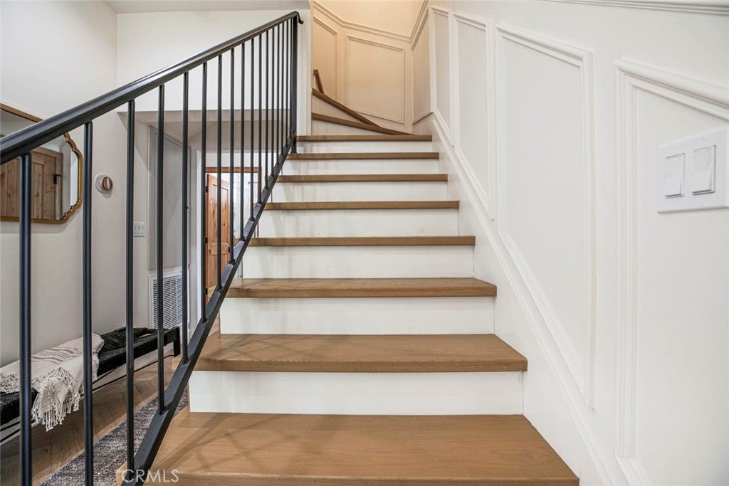 Los Angeles, California, 90027, United States, 4 Bedrooms Bedrooms, ,3 BathroomsBathrooms,Residential,For Sale,1942315
