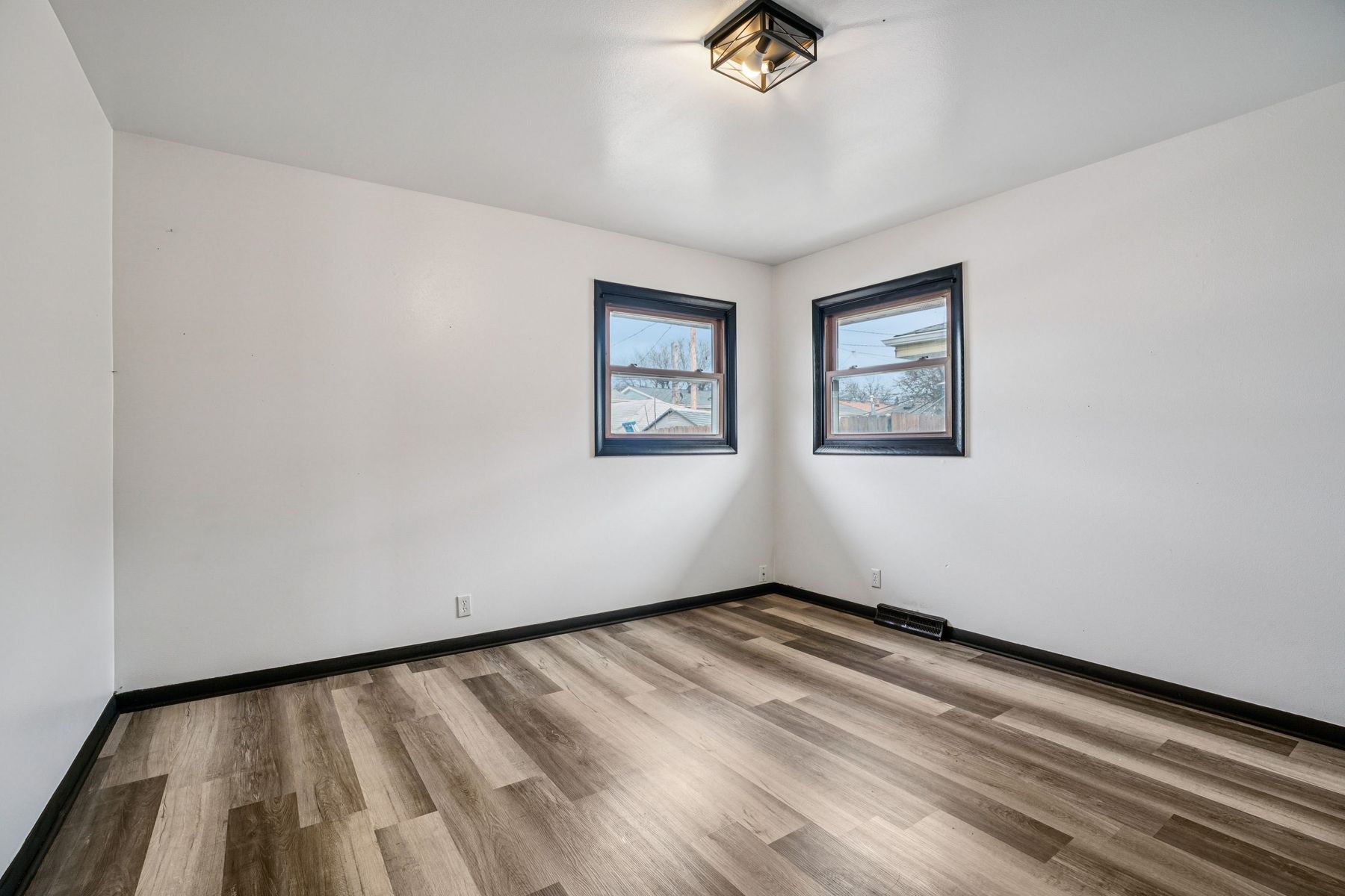  Turnkey Three Bedroom Ranch - 物件實景
