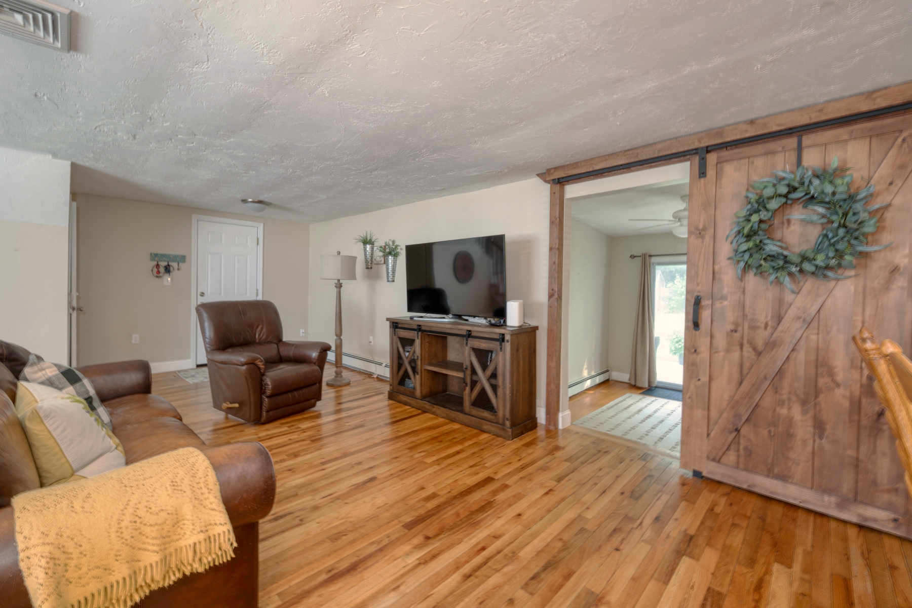 Holbrook, Massachusetts, 02343, United States, 4 Bedrooms Bedrooms, ,3 BathroomsBathrooms,Residential,For Sale,1910565