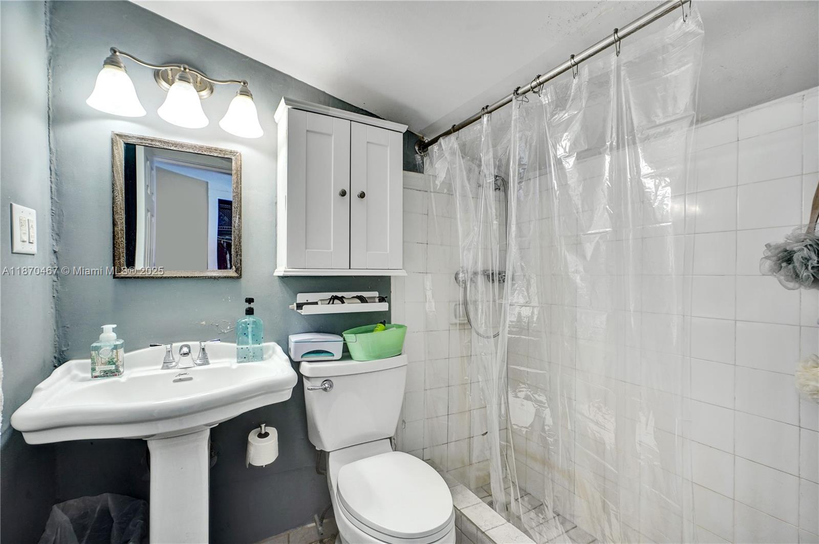 Miami, Florida, 33137, United States, 3 Bedrooms Bedrooms, ,2 BathroomsBathrooms,Residential,For Sale,1950429
