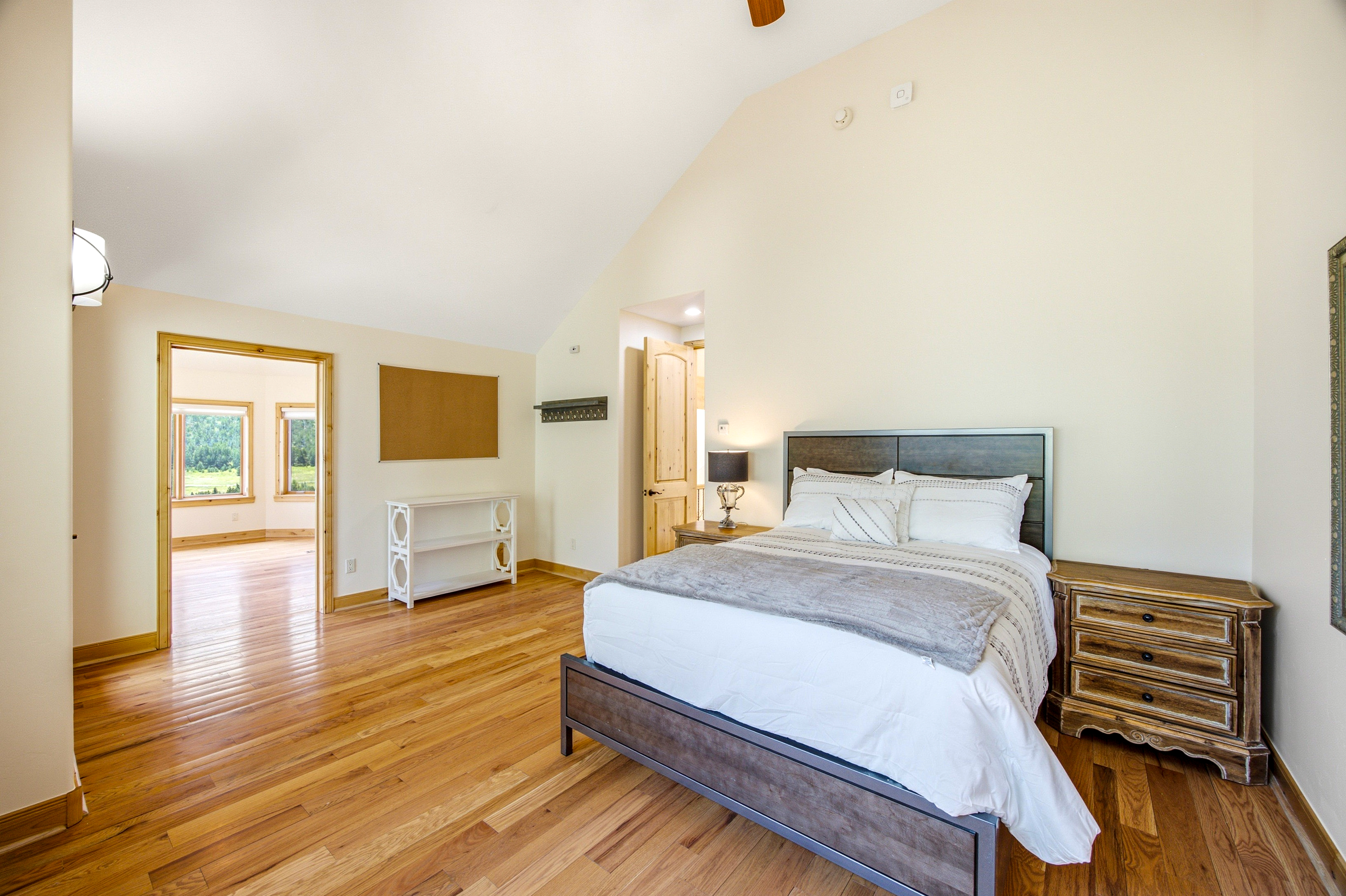  Custom-built, Single-family Home in the Exclusive Grand Traverse Neighborhood - 物件實景