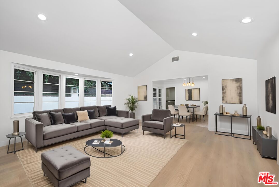 Los Angeles, California, 90046, United States, 3 Bedrooms Bedrooms, ,3 BathroomsBathrooms,Residential,For Sale,1838639