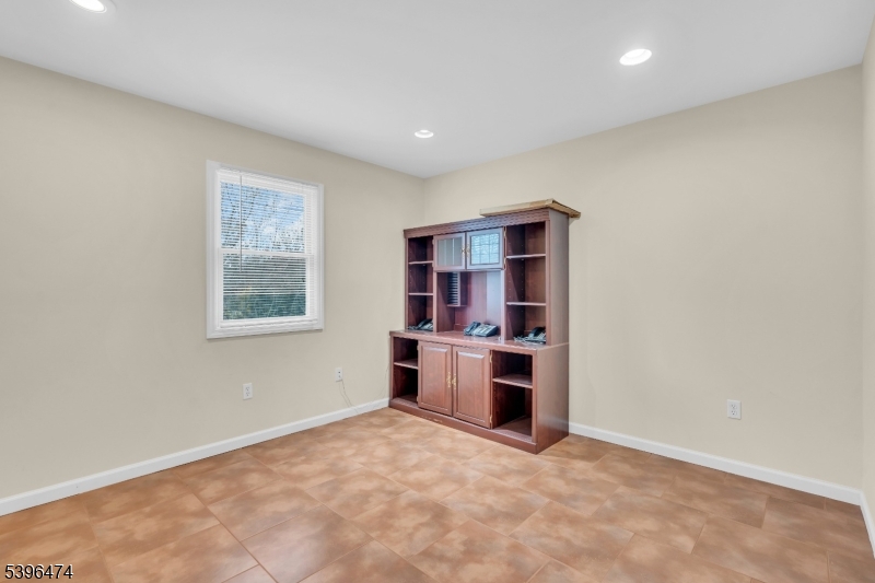 Jefferson Twp., New Jersey, 07849, United States, 3 Bedrooms Bedrooms, ,3 BathroomsBathrooms,Residential,For Sale,1995932