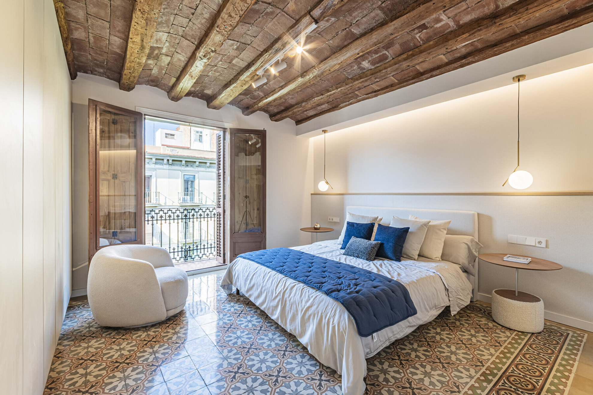  Exclusive brand new property in Girona pedestrian street in Quadrat d