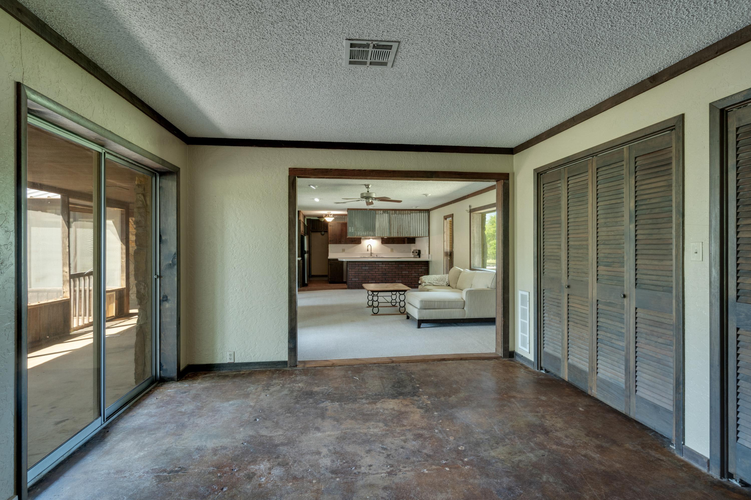  Ranch Style Rock Home on Private 80 Acres - 物件實景