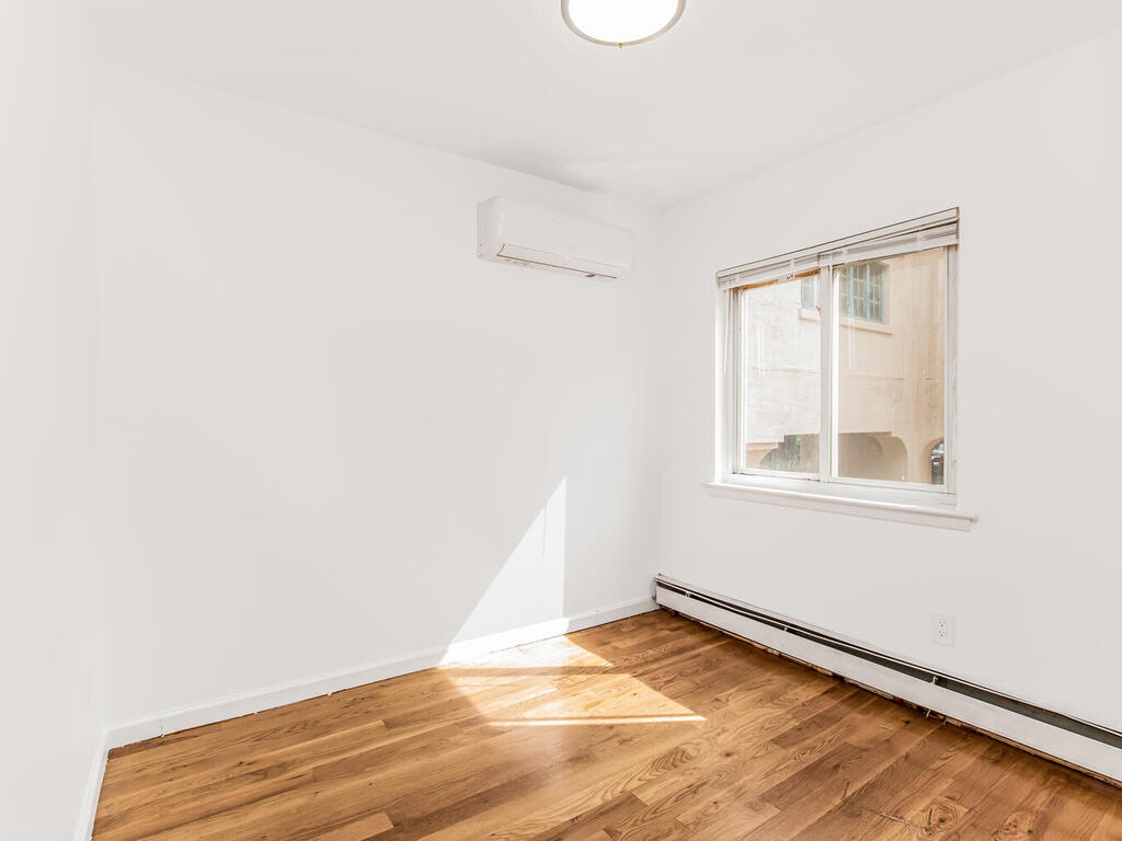 Bronx, New York, 10462, United States, 8 Bedrooms Bedrooms, ,3 BathroomsBathrooms,Residential,For Sale,1981445