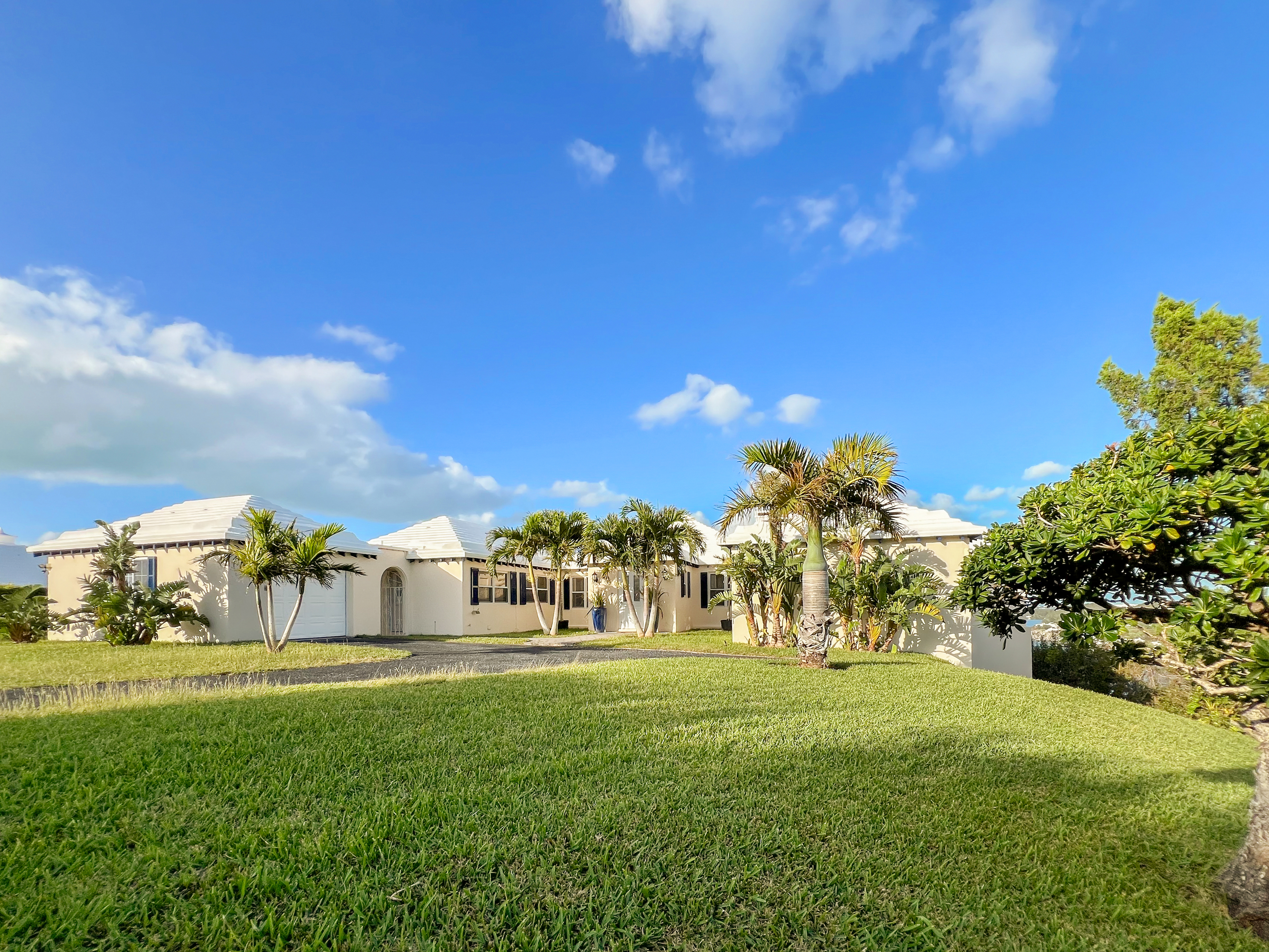 Smith's, BM, 3 Bedrooms Bedrooms, ,4 BathroomsBathrooms,Residential,For Sale,1998432