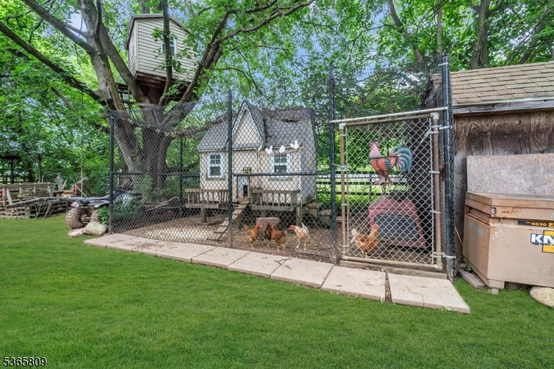 Franklin Twp., New Jersey, 07882, United States, 4 Bedrooms Bedrooms, ,3 BathroomsBathrooms,Residential,For Sale,1957120