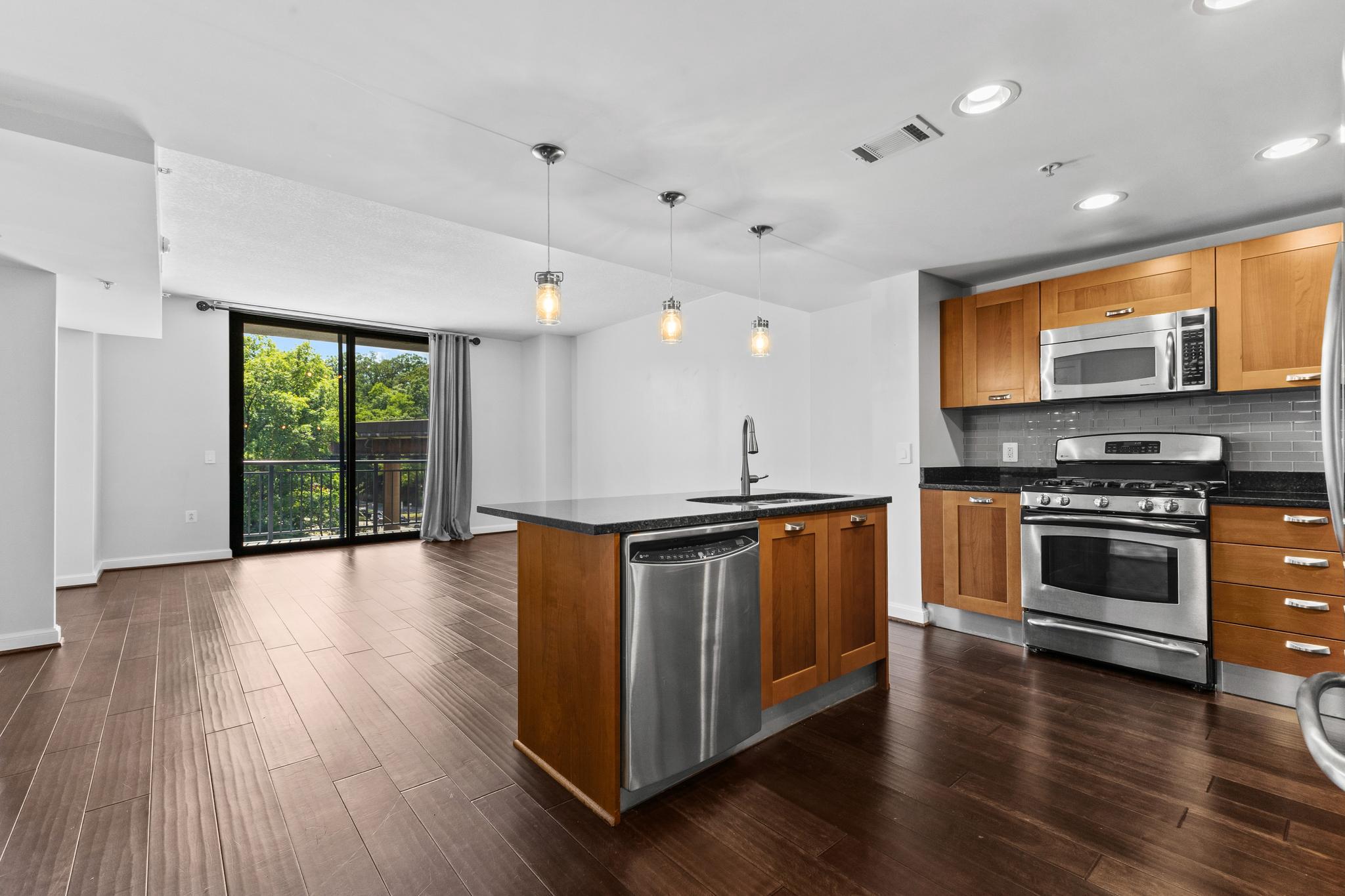  2451 Midtown Avenue, Alexandria, VA, 22303 - 物件實景