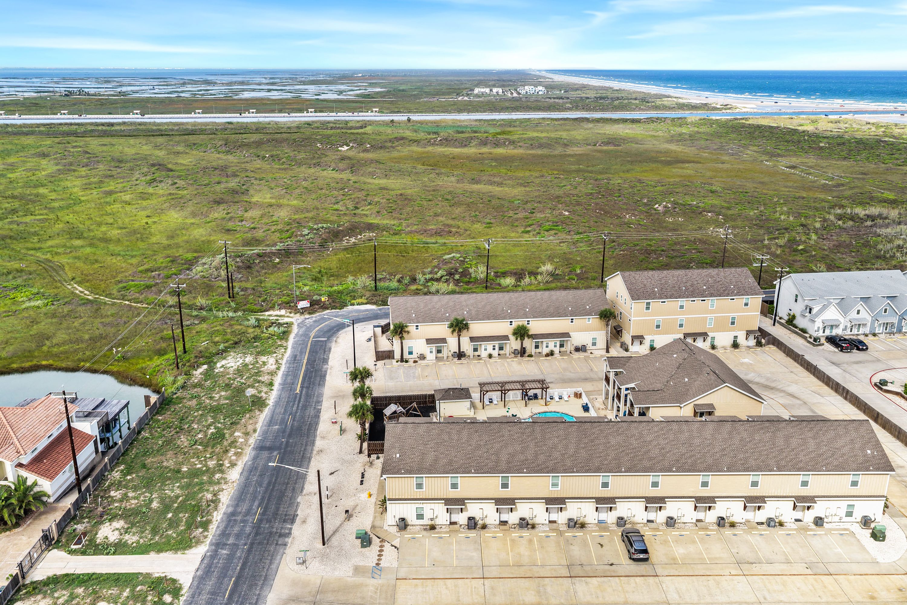  Coastal Townhome Retreat - 物件實景