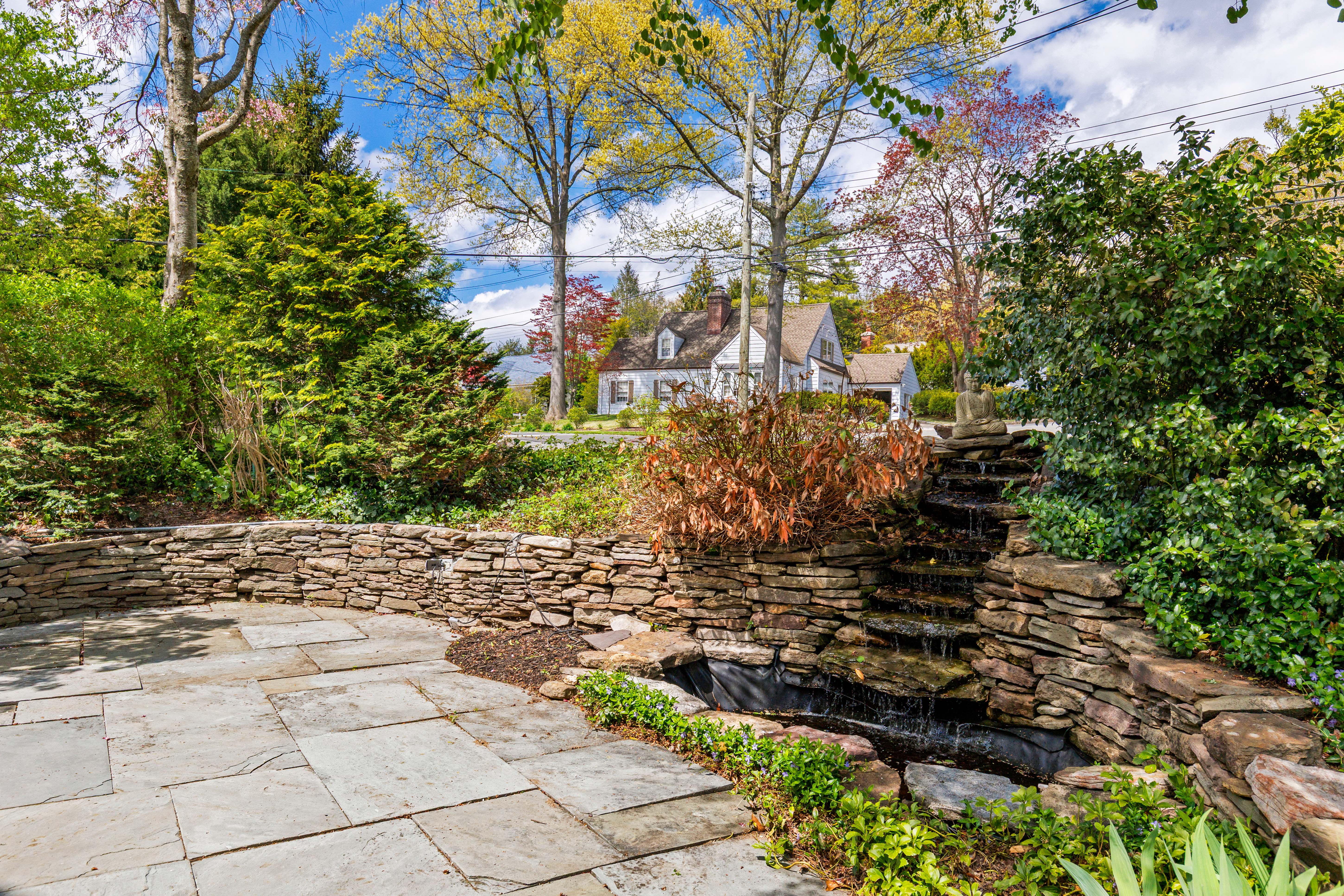  Delightful, Move-In Ready Colonial - 物件實景