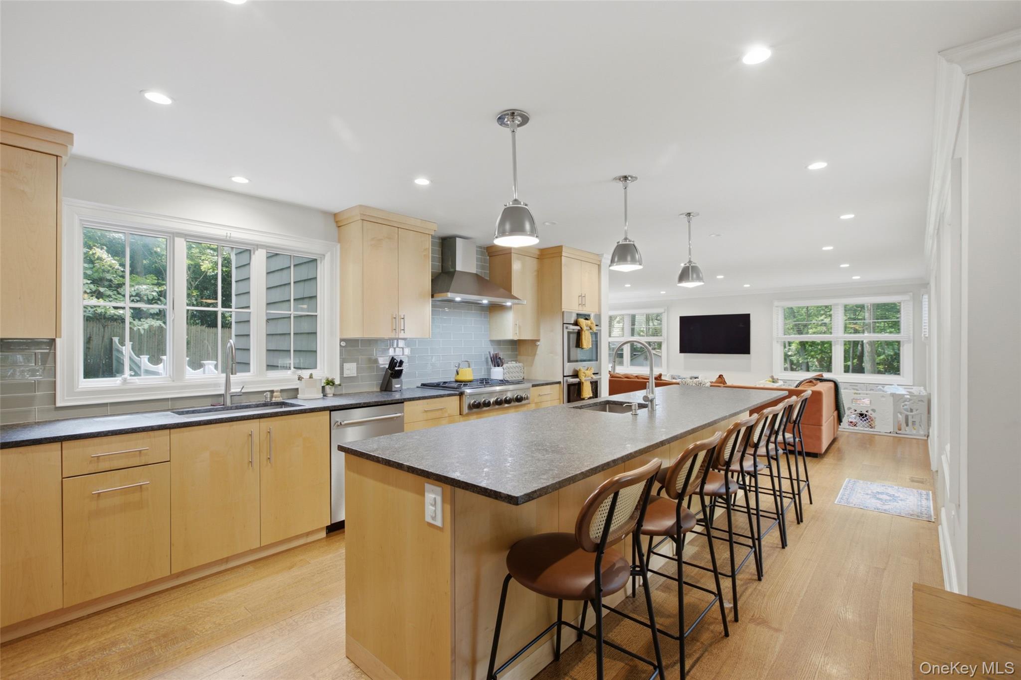  18 W Meadow Road, Setauket, NY, 11733 - 物件實景