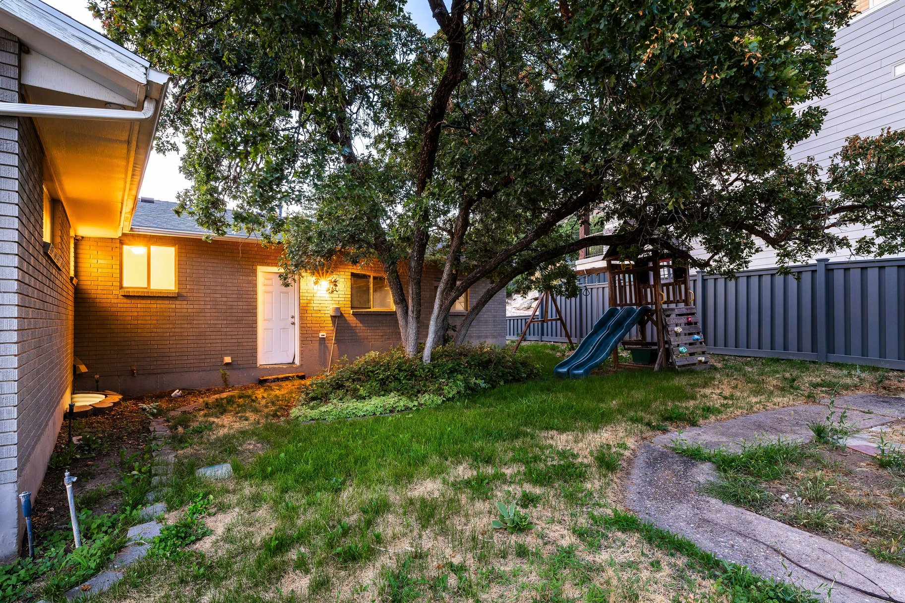  Fully Updated Fruit Heights Bench Home with Wasatch Front Views - 物件實景