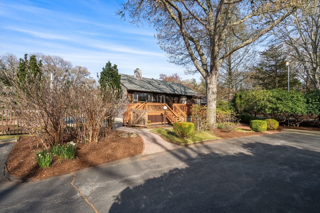 Dartmouth, Massachusetts, 02748, United States, 4 Bedrooms Bedrooms, ,5 BathroomsBathrooms,Residential,For Sale,1804172