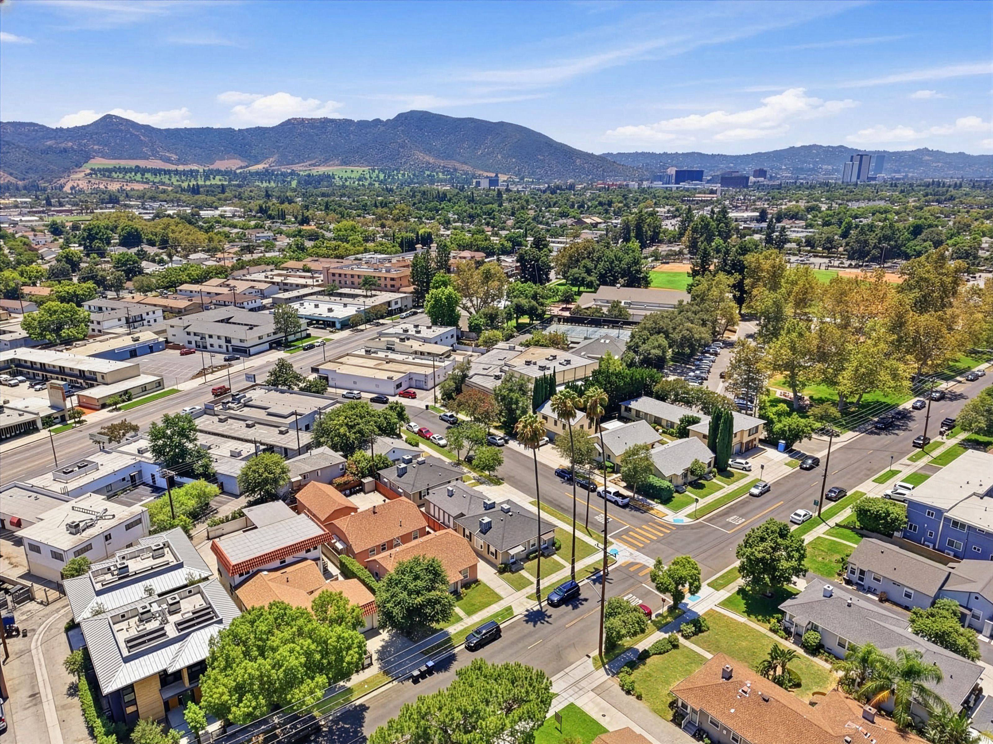  1004 West Clark Avenue, Burbank, CA 91506 - 物件實景