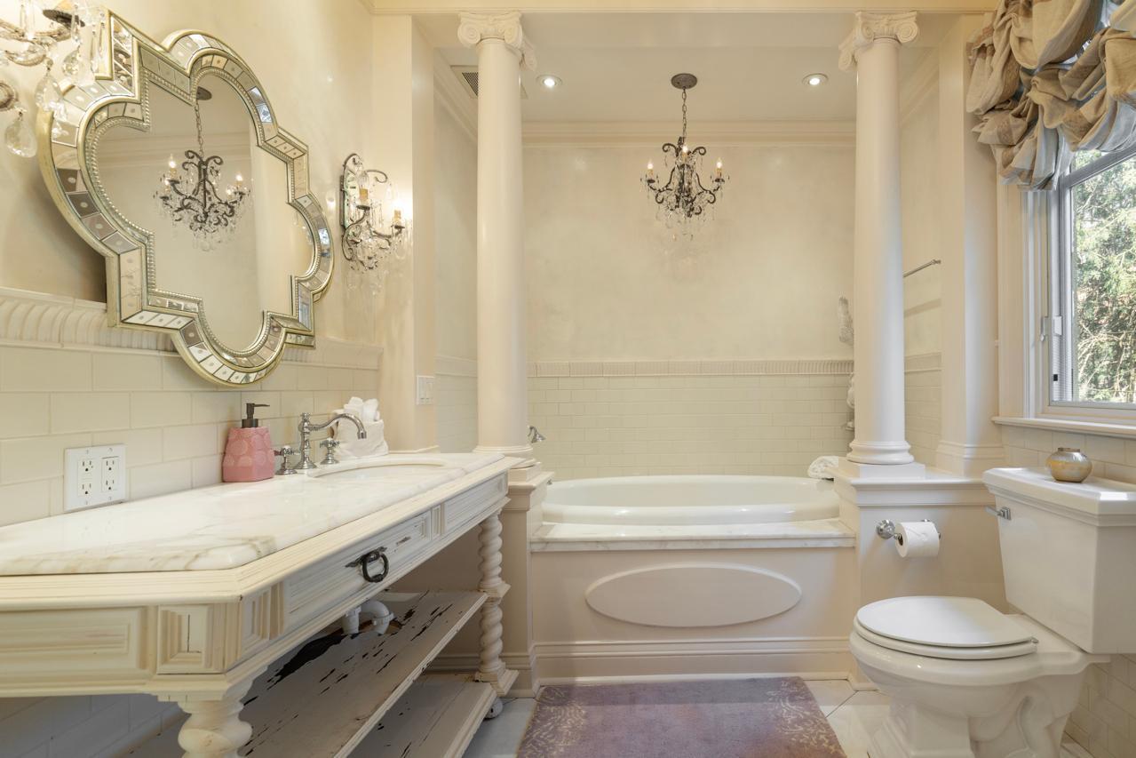 Minneapolis, Minnesota, 55405, United States, 4 Bedrooms Bedrooms, ,4 BathroomsBathrooms,Residential,For Sale,1821266