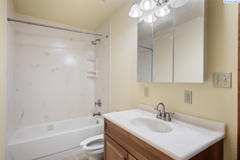 Pullman, Washington, 99163, United States, 4 Bedrooms Bedrooms, ,3 BathroomsBathrooms,Residential,For Sale,1777658