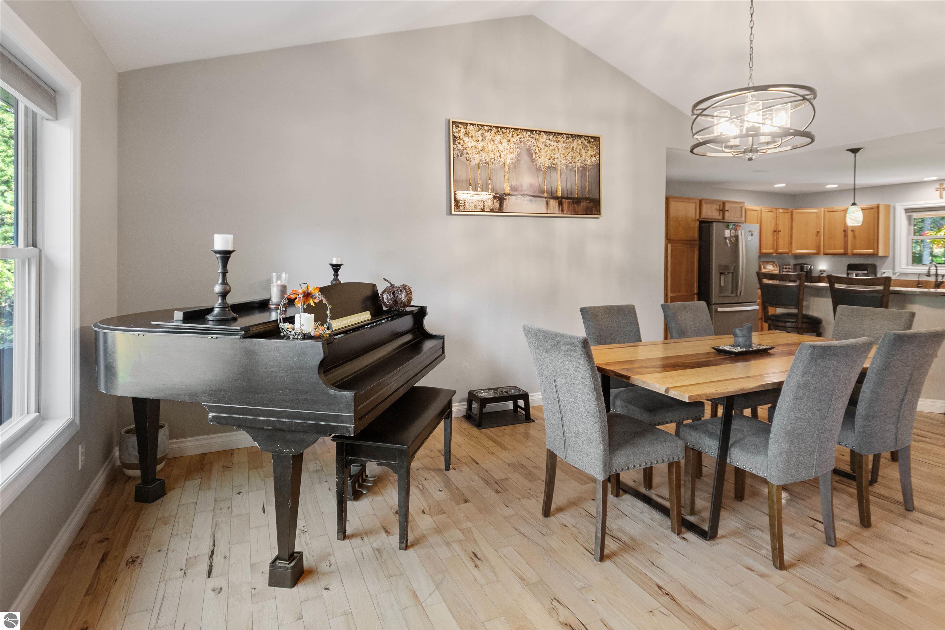 Traverse City, Michigan, 49685, United States, 5 Bedrooms Bedrooms, ,2 BathroomsBathrooms,Residential,For Sale,1960952