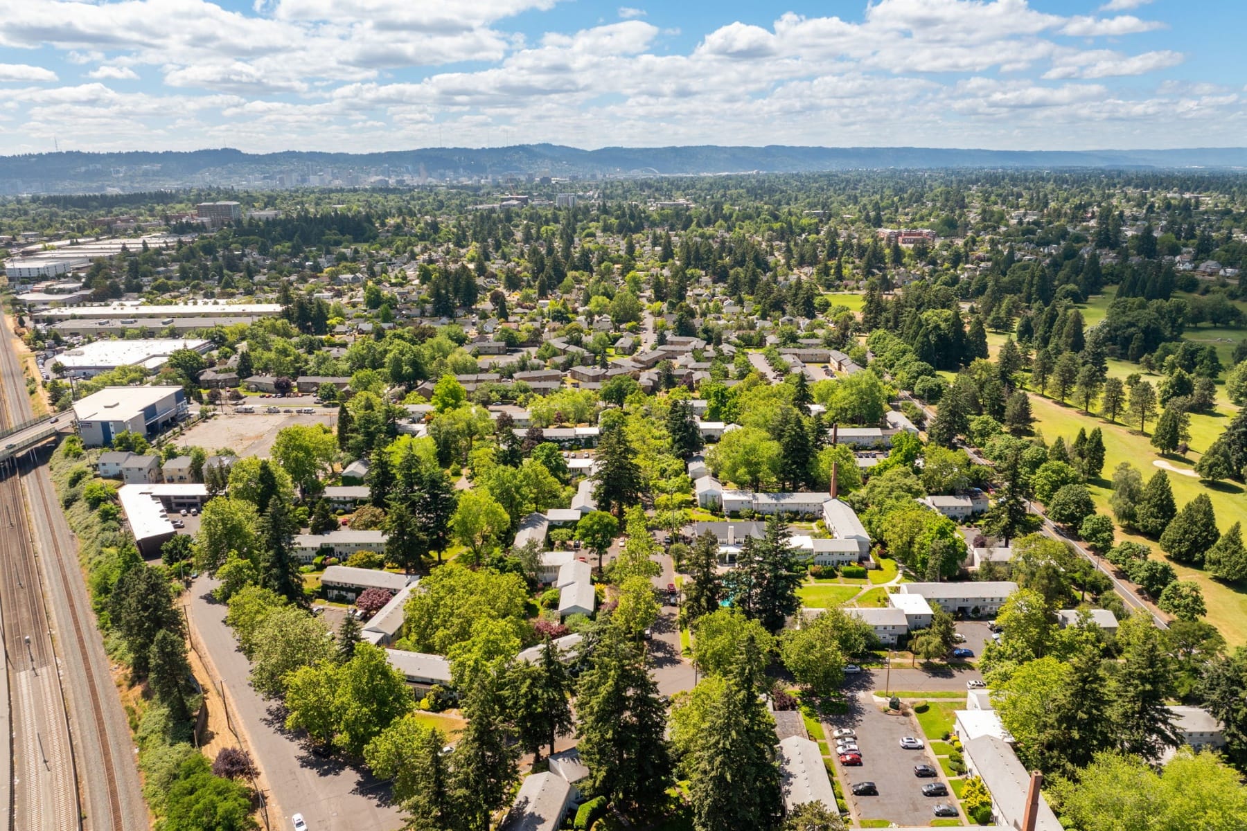  6811 NE BROADWAY Portland, OR 97213 - 物件實景