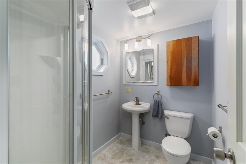 Kingston, New Hampshire, 03848, United States, 2 Bedrooms Bedrooms, ,2 BathroomsBathrooms,Residential,For Sale,1879269