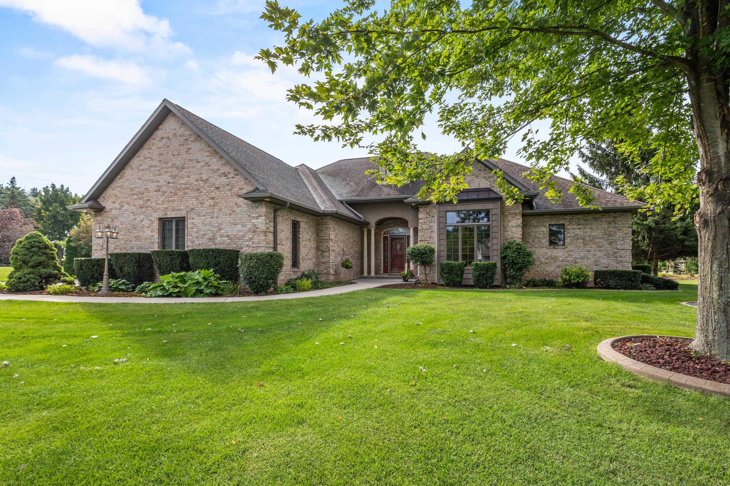 Neenah, Wisconsin, 54956, United States, 3 Bedrooms Bedrooms, ,4 BathroomsBathrooms,Residential,For Sale,1938221