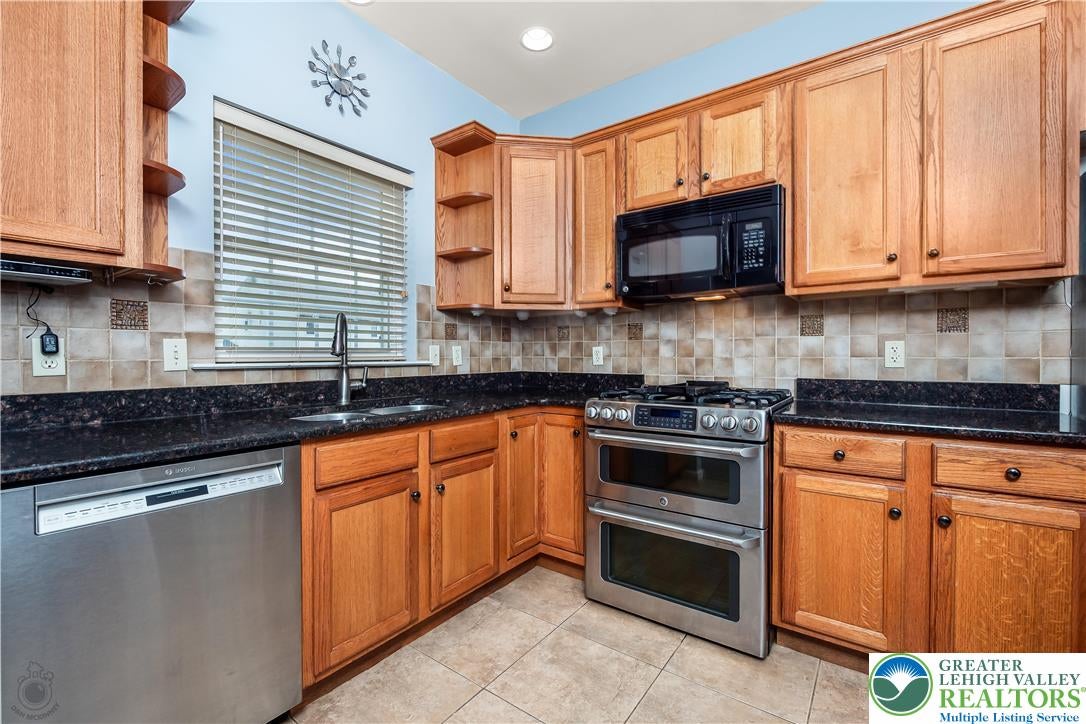 Lower Macungie Twp, Pennsylvania, 18062, United States, 4 Bedrooms Bedrooms, ,3 BathroomsBathrooms,Residential,For Sale,1907491