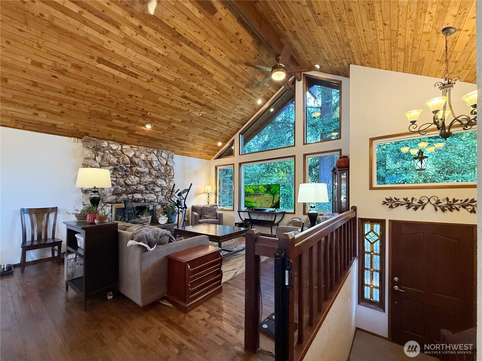 Edmonds, Washington, 98026, United States, 4 Bedrooms Bedrooms, ,2 BathroomsBathrooms,Residential,For Sale,1923504