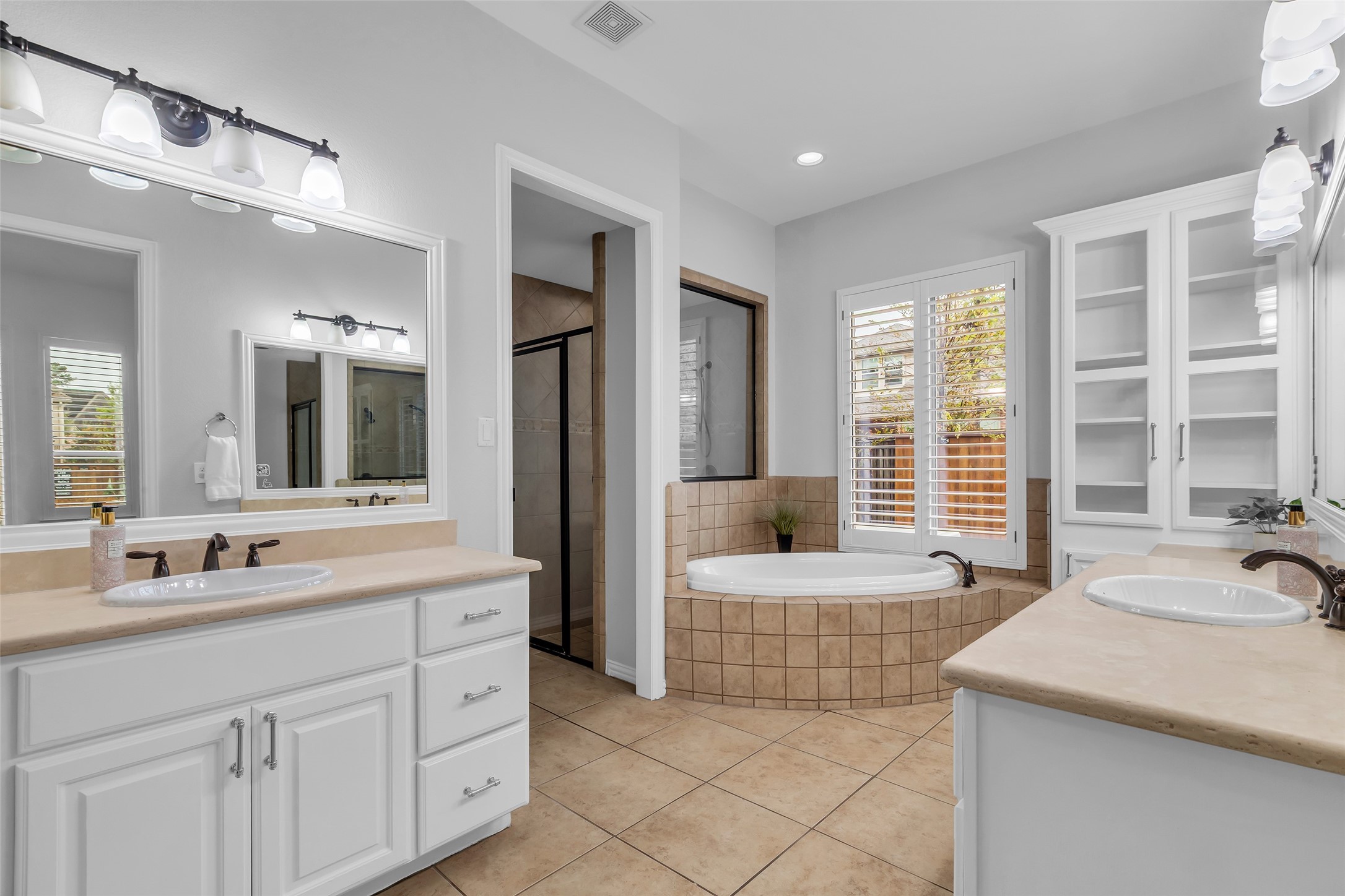 The Woodlands, Texas, 77354, United States, 6 Bedrooms Bedrooms, ,7 BathroomsBathrooms,Residential,For Sale,2001966