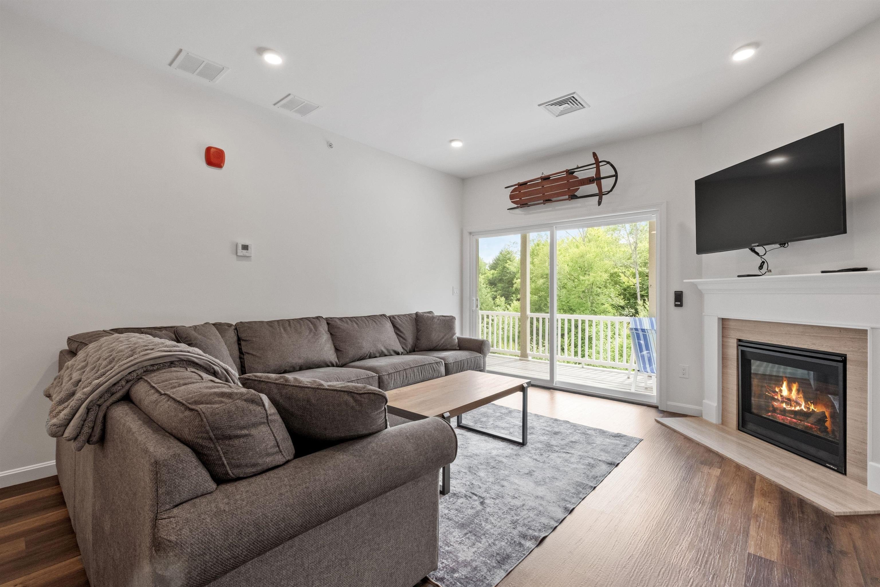 Lincoln, New Hampshire, 03251, United States, 3 Bedrooms Bedrooms, ,2 BathroomsBathrooms,Residential,For Sale,1900633