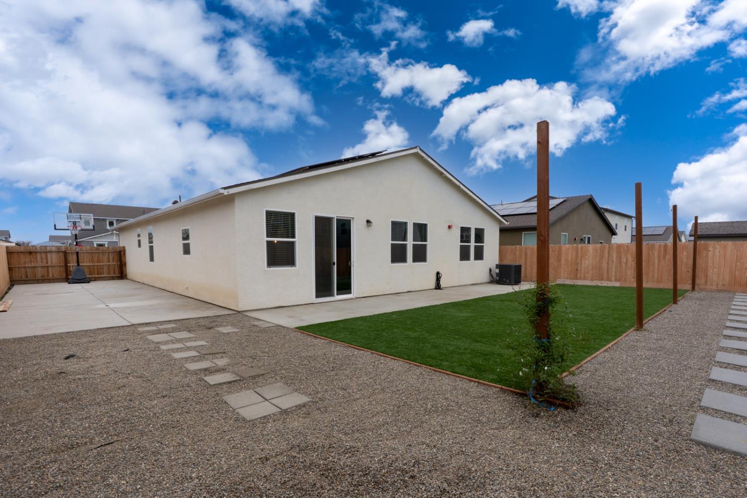 Los Banos, California, 93635, United States, 4 Bedrooms Bedrooms, ,2 BathroomsBathrooms,Residential,For Sale,2005631