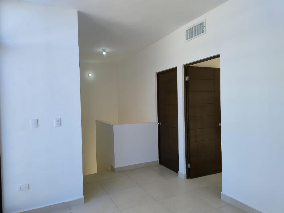 FLAMBOYANES, Gómez Palacio, Durango, 35049, Mexico, 4 Bedrooms Bedrooms, ,3 BathroomsBathrooms,Residential,For Sale,FLAMBOYANES,1416244