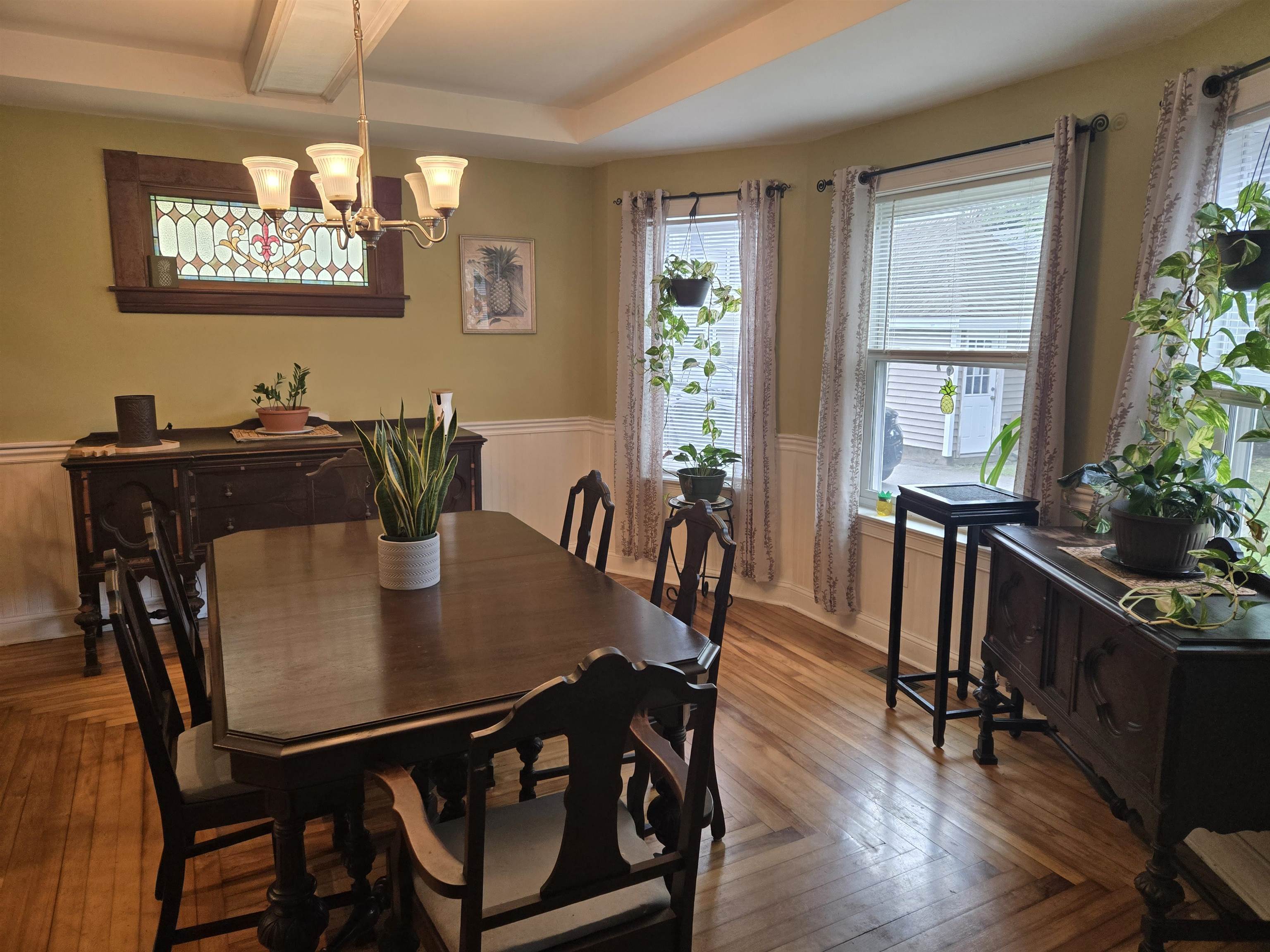 Manchester, New Hampshire, 03104, United States, 3 Bedrooms Bedrooms, ,3 BathroomsBathrooms,Residential,For Sale,1896803