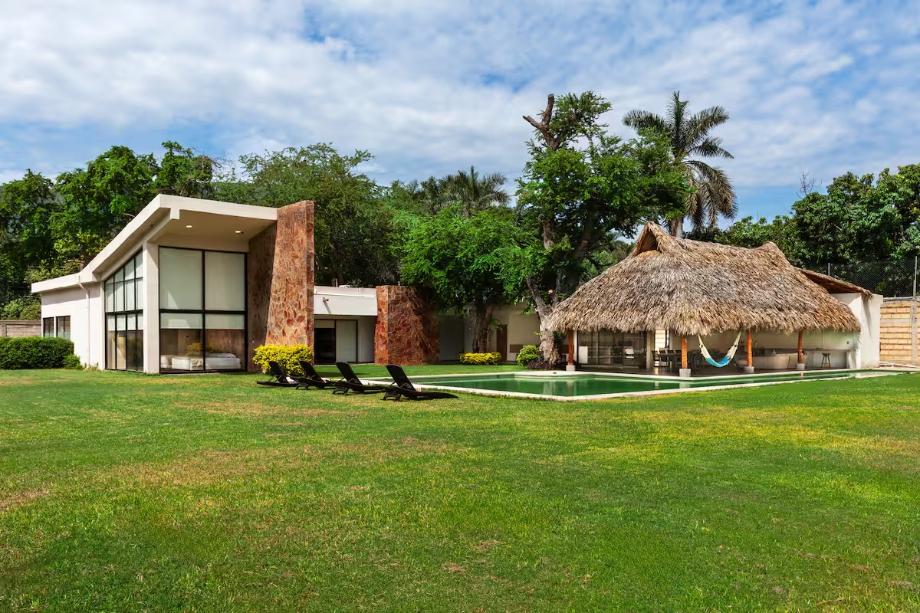 Tlaltizapán de Zapata, Morelos, 62773, Mexico, 4 Bedrooms Bedrooms, ,5 BathroomsBathrooms,Residential,For Sale,1732035