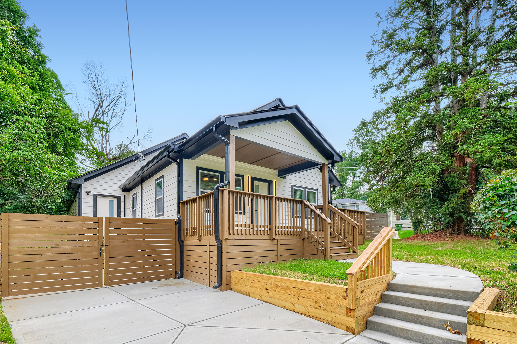  beautifully renovated home where  modern upgrades meet timeless charm - 物件實景