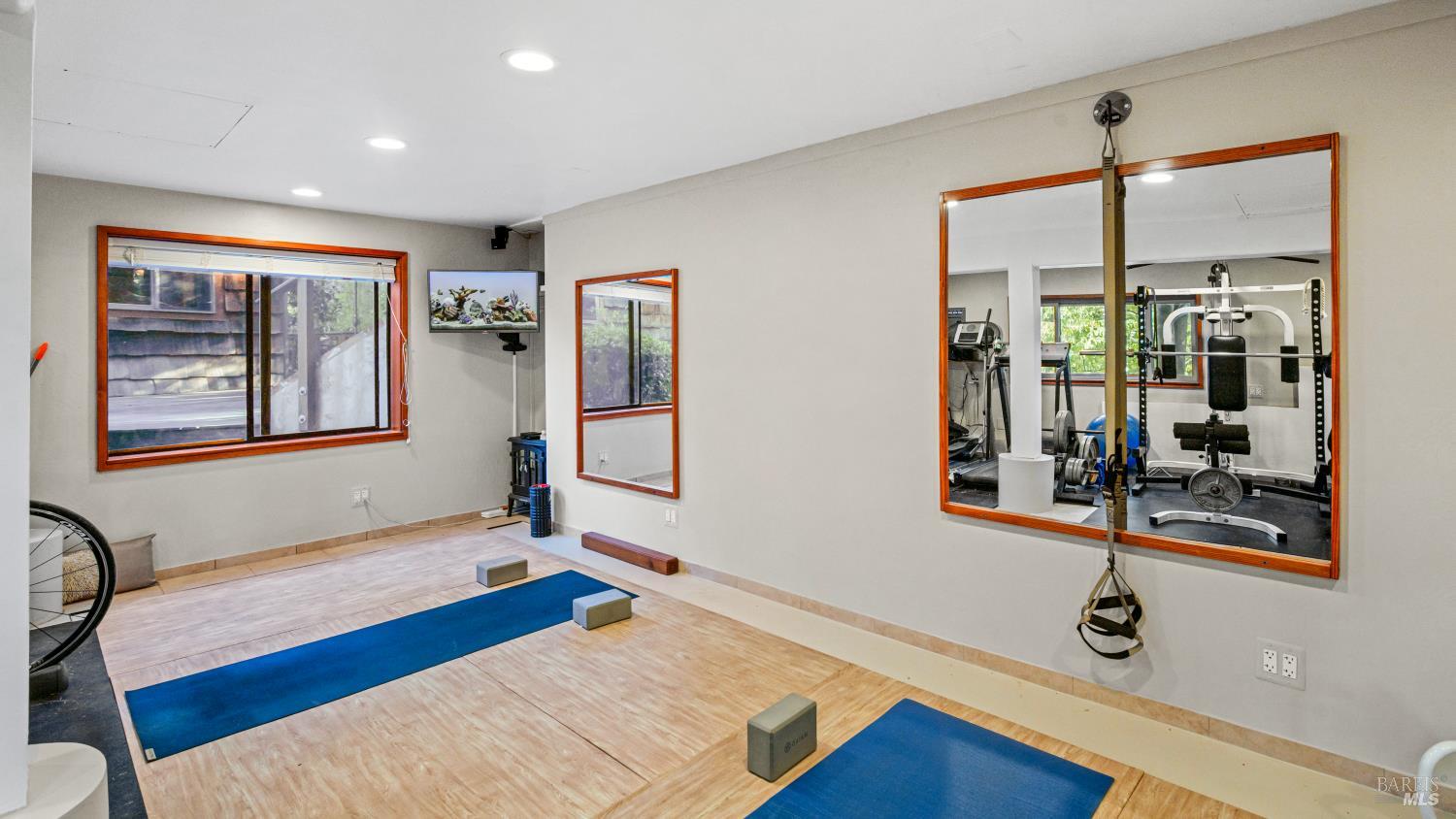 Woodacre, California, 94973, United States, 4 Bedrooms Bedrooms, ,5 BathroomsBathrooms,Residential,For Sale,1847127