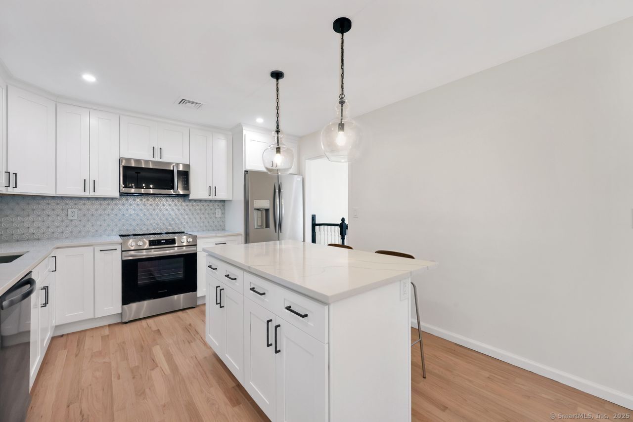 Milford, Connecticut, 06460, United States, 4 Bedrooms Bedrooms, ,3 BathroomsBathrooms,Residential,For Sale,1906885