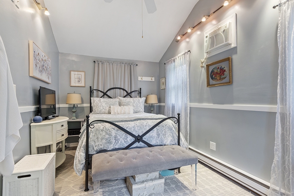 Lunenburg, Massachusetts, 01462, United States, 4 Bedrooms Bedrooms, ,2 BathroomsBathrooms,Residential,For Sale,1875910