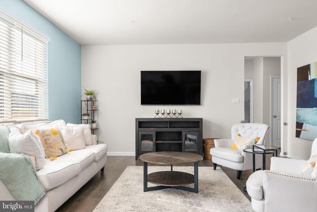 Frederick, Maryland, 21701, United States, 5 Bedrooms Bedrooms, ,4 BathroomsBathrooms,Residential,For Sale,1987107