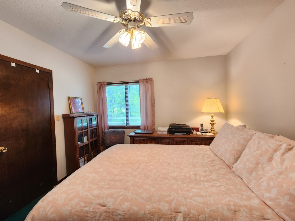 Mason City, Iowa, 50401, United States, 4 Bedrooms Bedrooms, ,1 BathroomBathrooms,Residential,For Sale,1982644