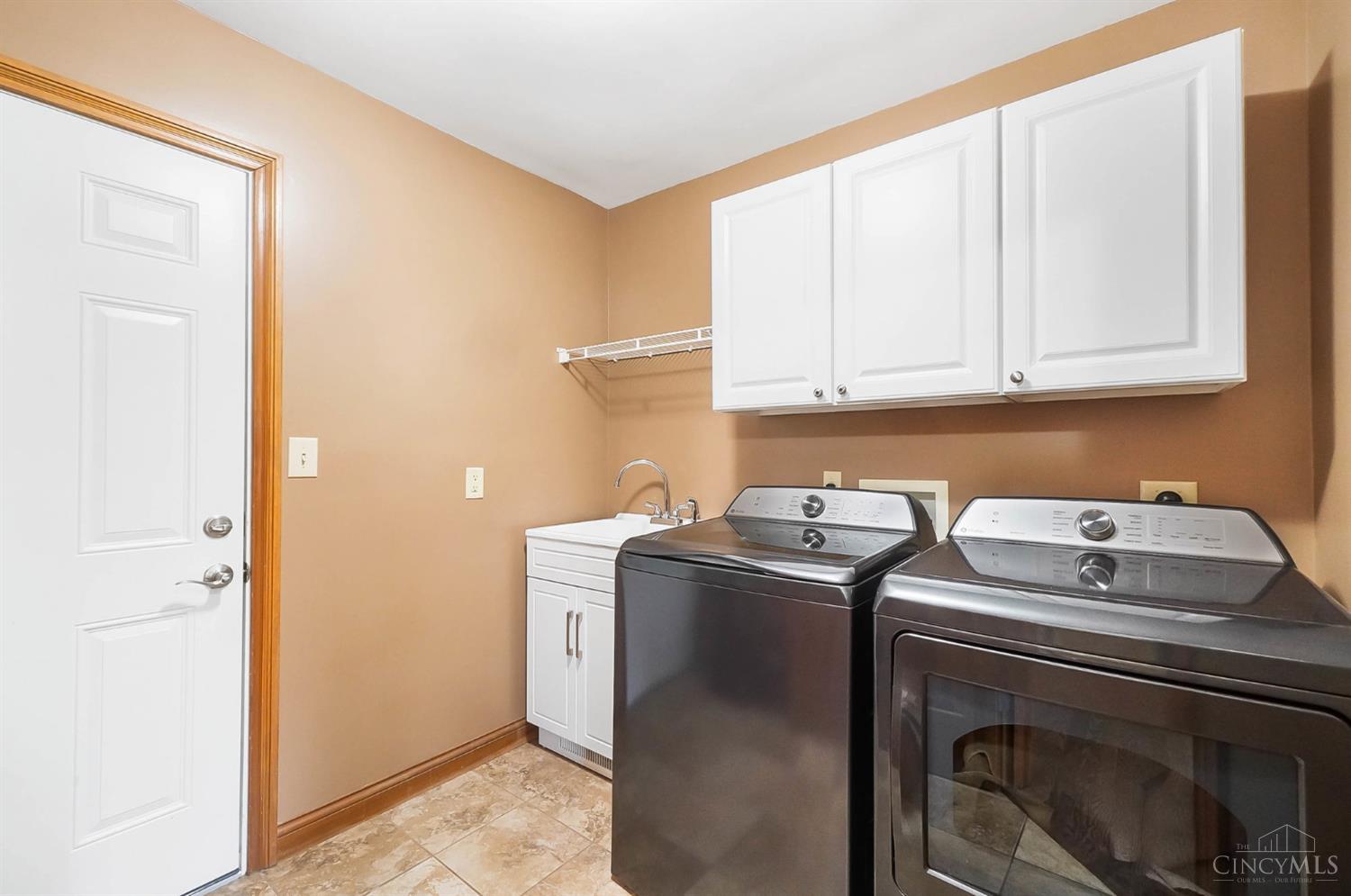 Hamilton, Ohio, 45013, United States, 4 Bedrooms Bedrooms, ,4 BathroomsBathrooms,Residential,For Sale,2000697