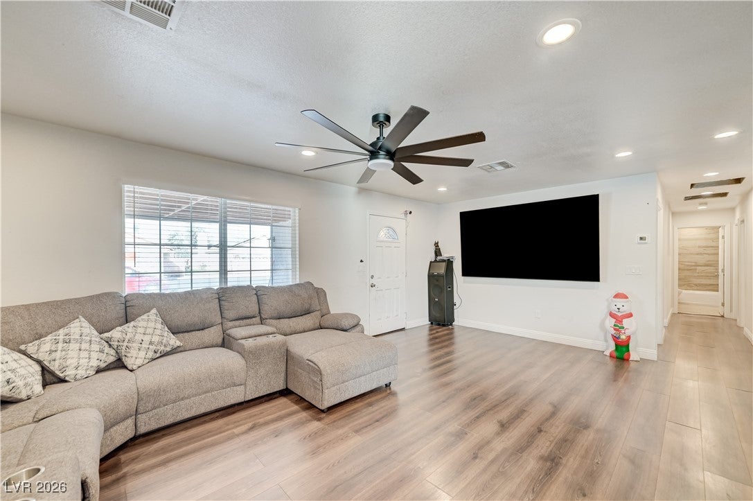 Las Vegas, Nevada, 89122, United States, 5 Bedrooms Bedrooms, ,4 BathroomsBathrooms,Residential,For Sale,2008777