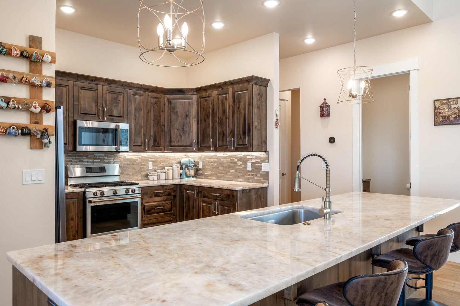 Parowan, Utah, 84761, United States, 3 Bedrooms Bedrooms, ,3 BathroomsBathrooms,Residential,For Sale,1992445