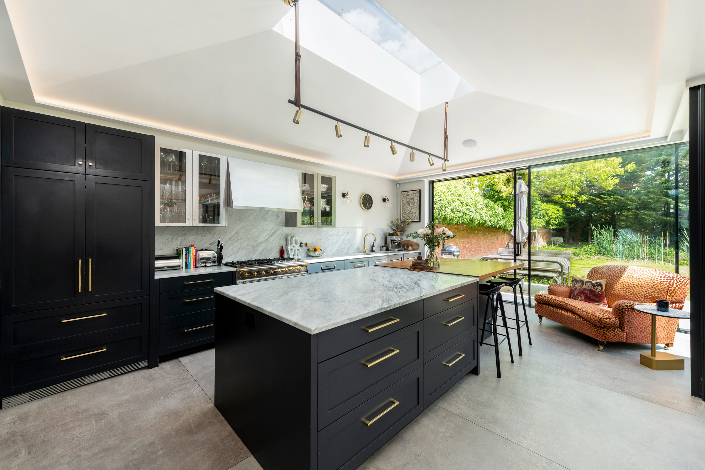  A seven-bedroom contemporary house built around a century-old olive tree - 物件實景