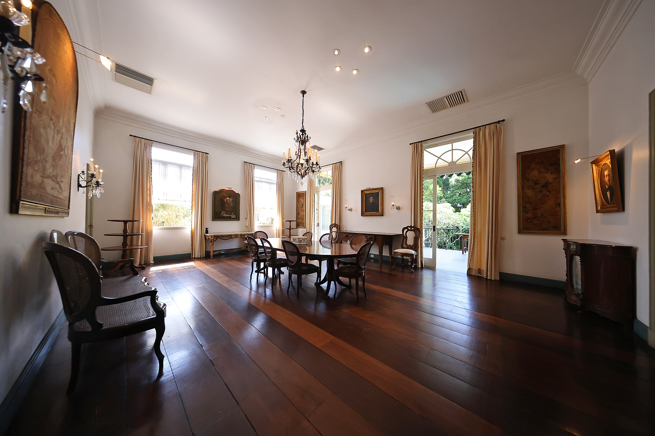  Estate surrounded by greenery with expansive grounds and amenities - 物件實景