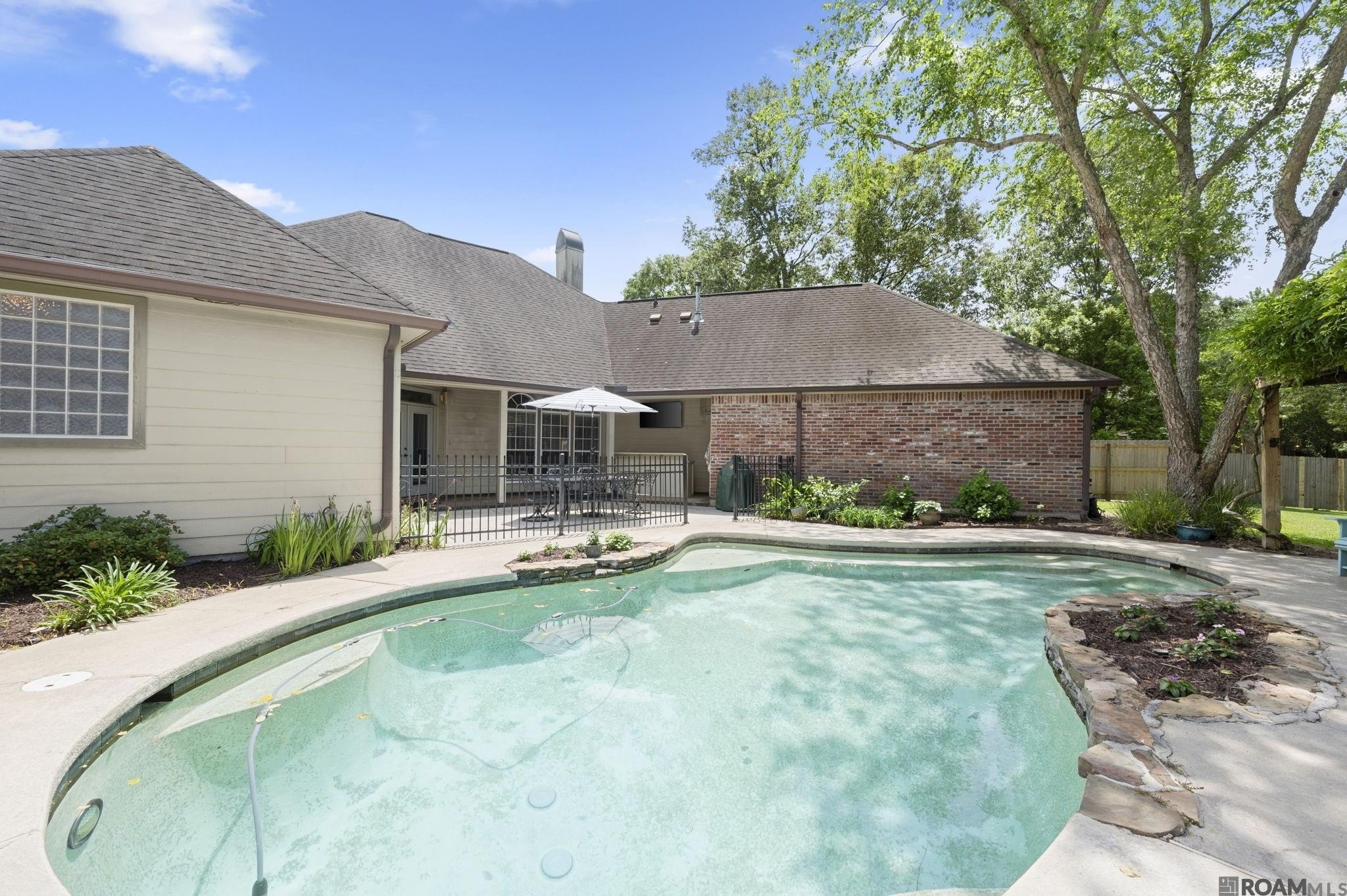 Baton Rouge, Louisiana, 70810, United States, 4 Bedrooms Bedrooms, ,3 BathroomsBathrooms,Residential,For Sale,2037860