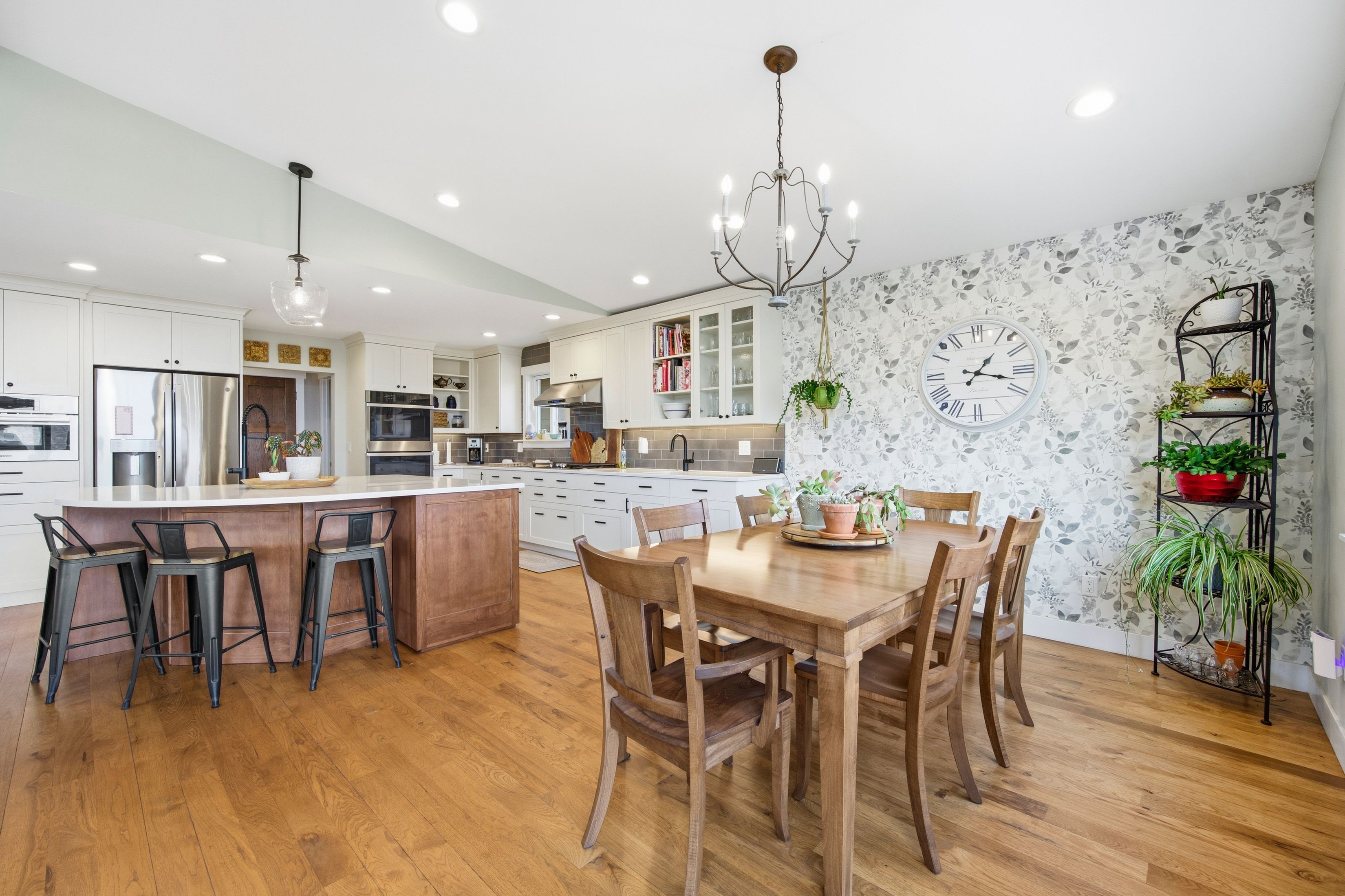  Beautifully Updated Raised Ranch, Perfectly Positioned to Capture Views - 物件實景